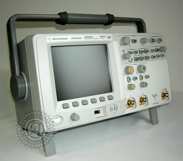 фотография осциллографа DSO5032A