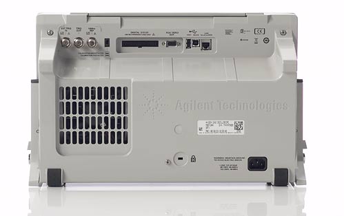 Задняя панель осциллографа MSO7054B