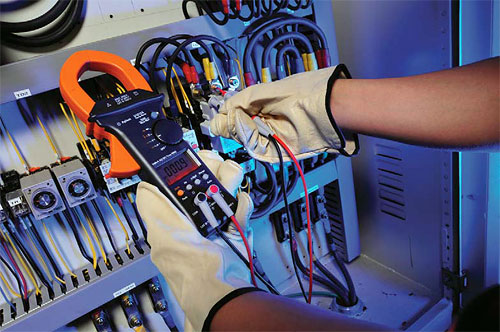 измерения с помощью клещей Agilent U1212A
