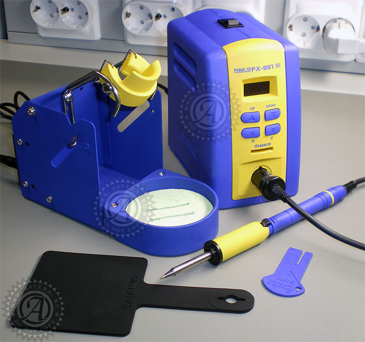 Цифровая паяльная станция Hakko FX-951